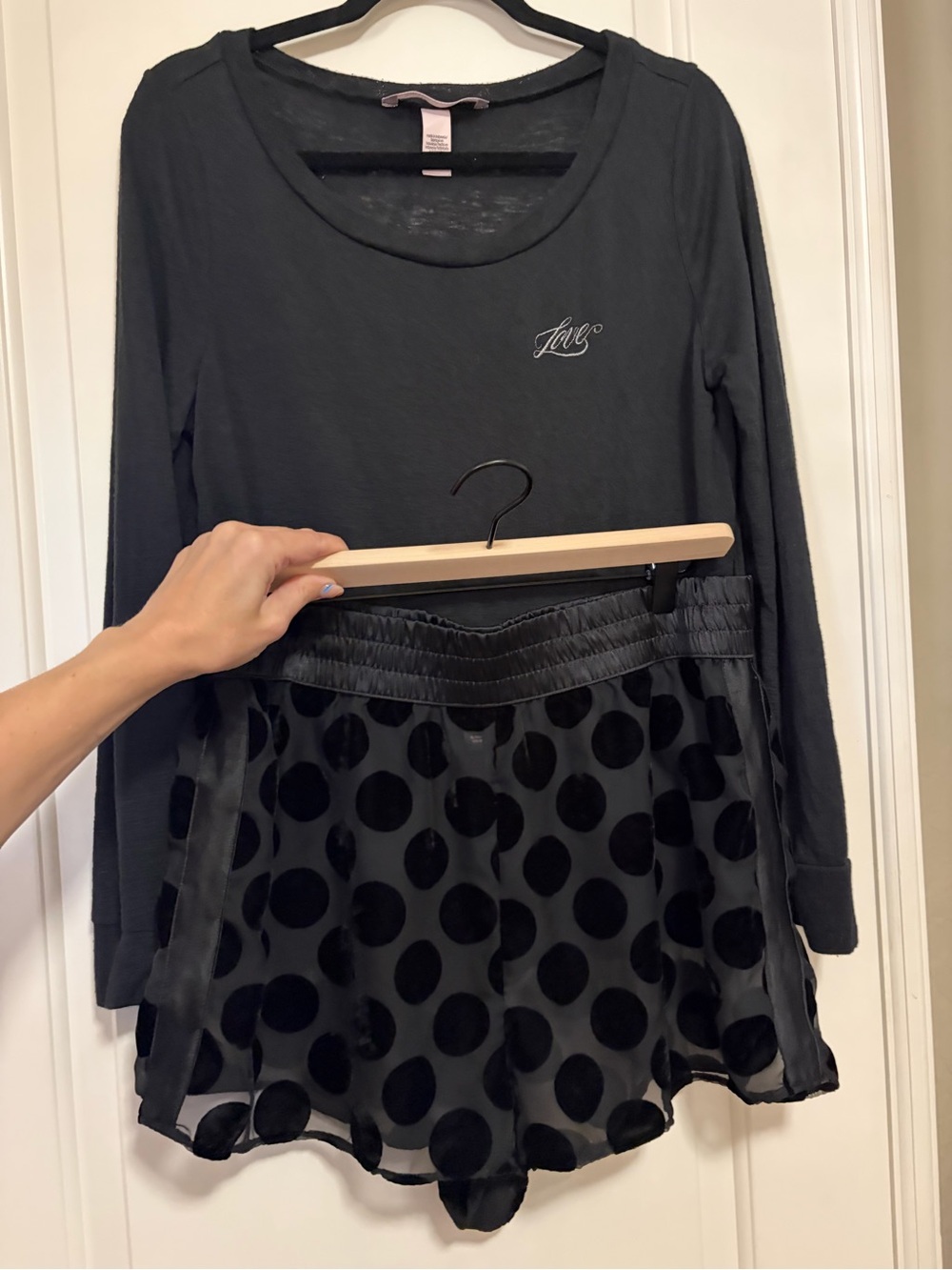 🖤🖤Victoria's Secret Black Velvet Polka Dot Pajama Shorts & L/S Set 🖤🖤